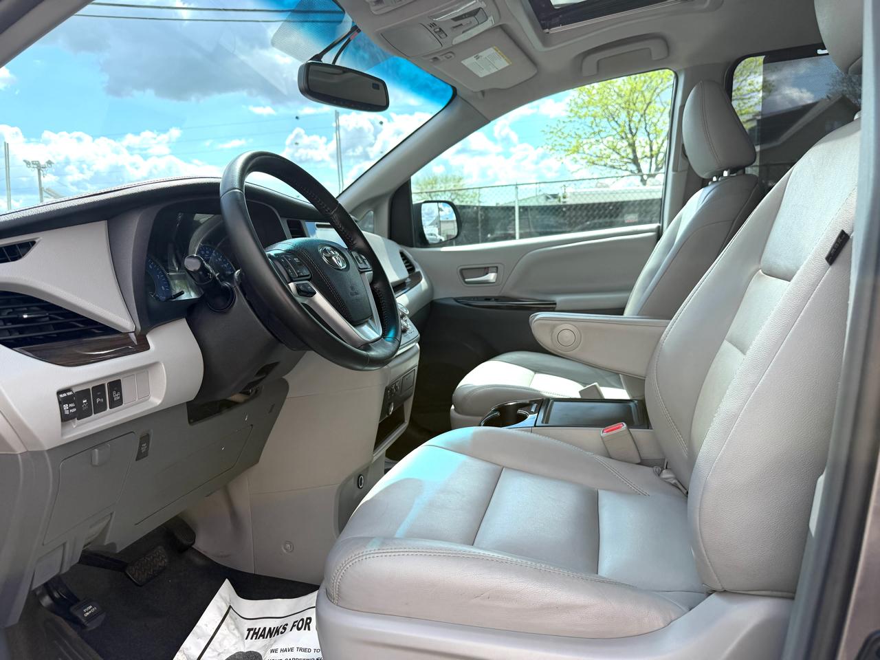 Toyota Sienna Limited Premium AWD 7-Passenger (Natl) 2017