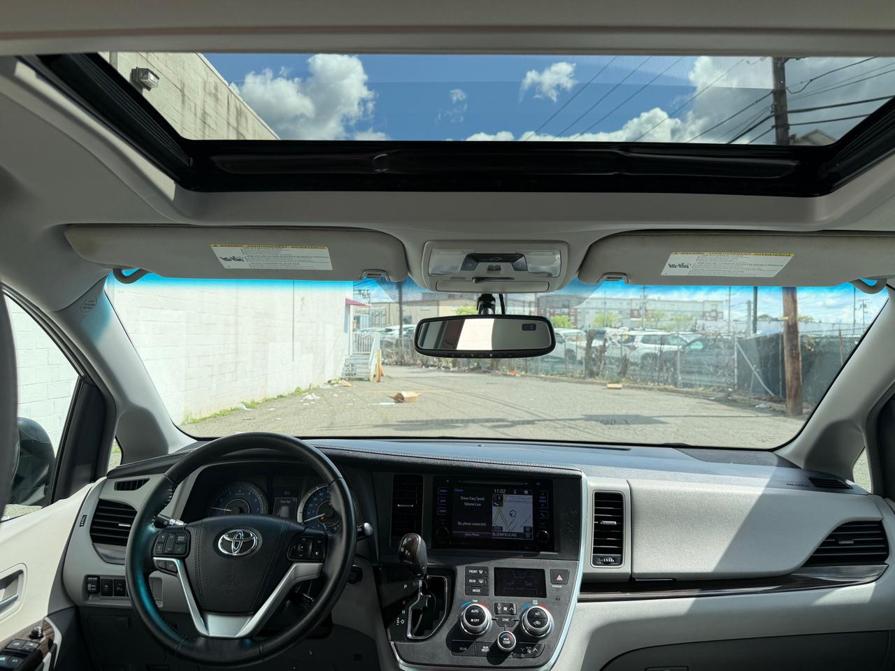 Toyota Sienna Limited Premium AWD 7-Passenger (Natl) 2017