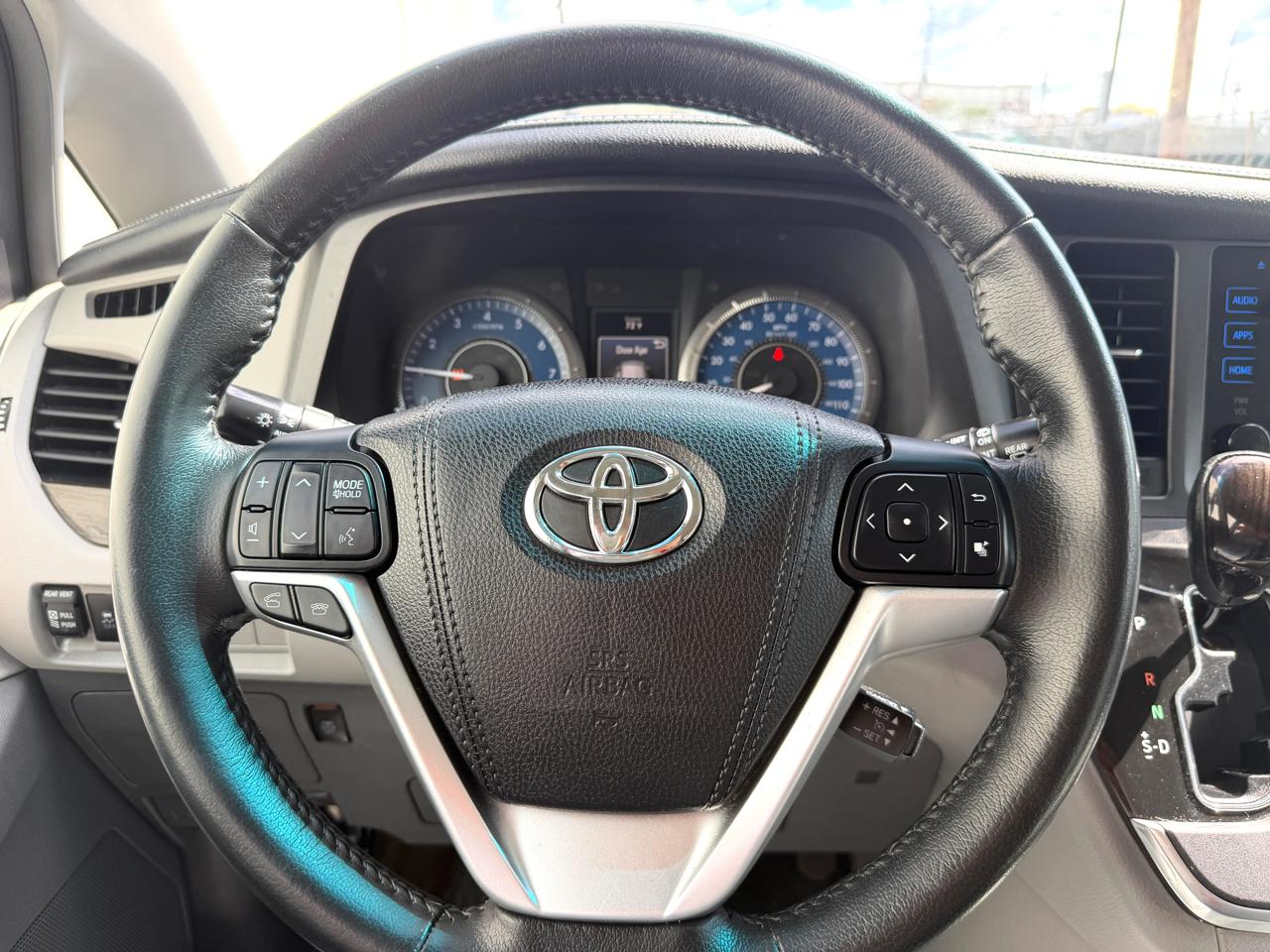 Toyota Sienna Limited Premium AWD 7-Passenger (Natl) 2017