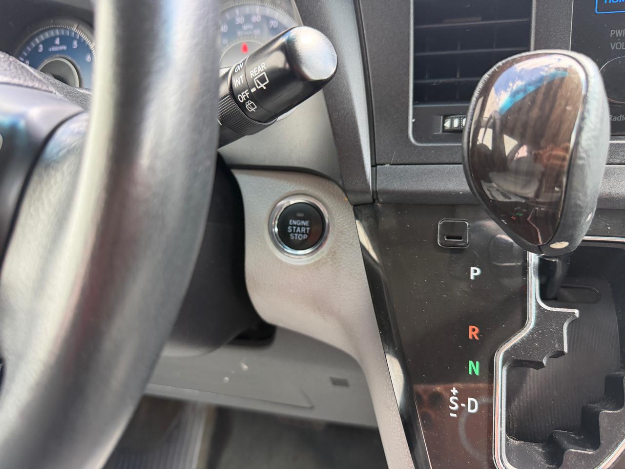 Toyota Sienna Limited Premium AWD 7-Passenger (Natl) 2017