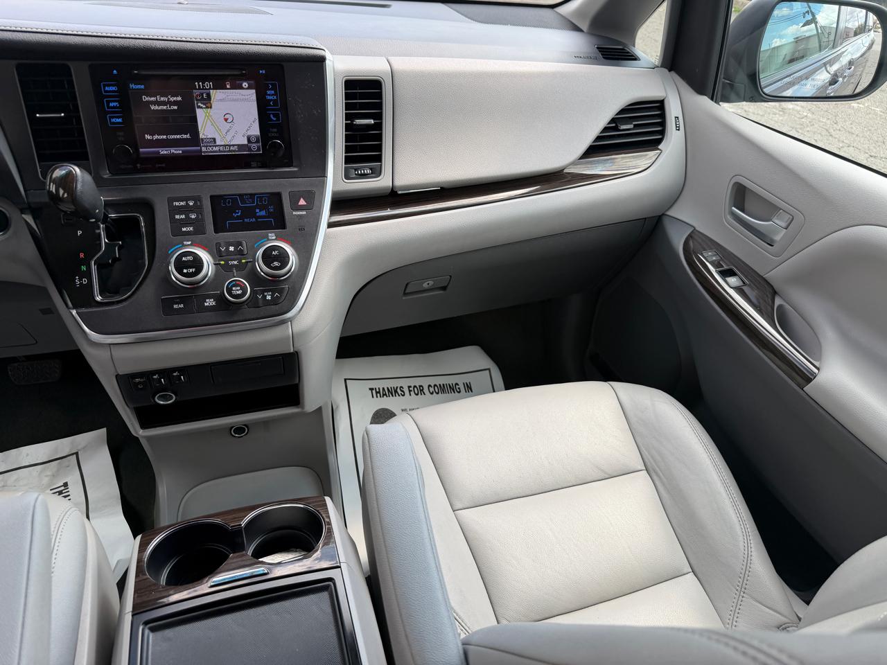 Toyota Sienna Limited Premium AWD 7-Passenger (Natl) 2017