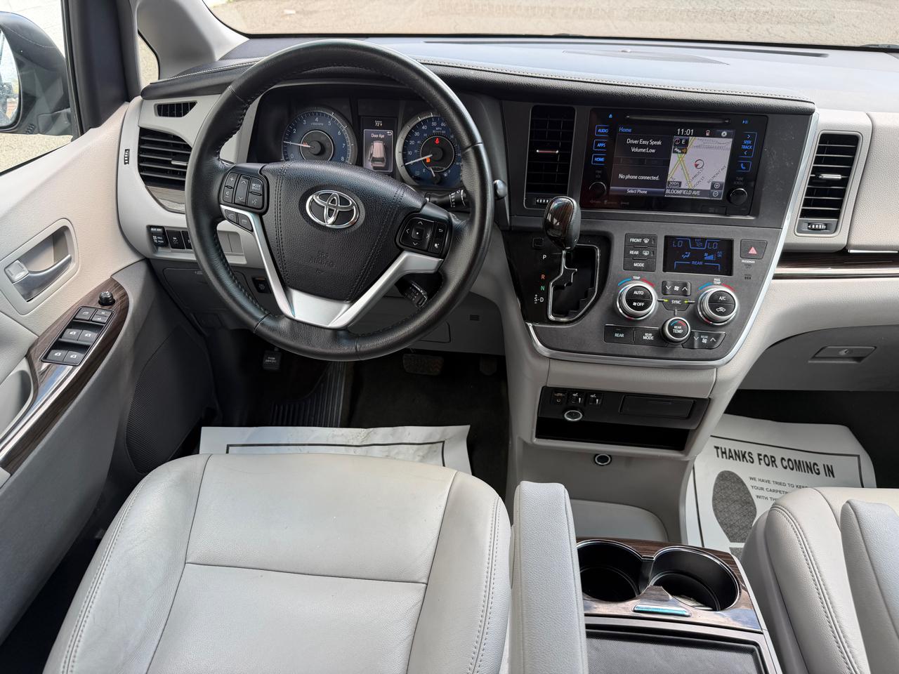 Toyota Sienna Limited Premium AWD 7-Passenger (Natl) 2017