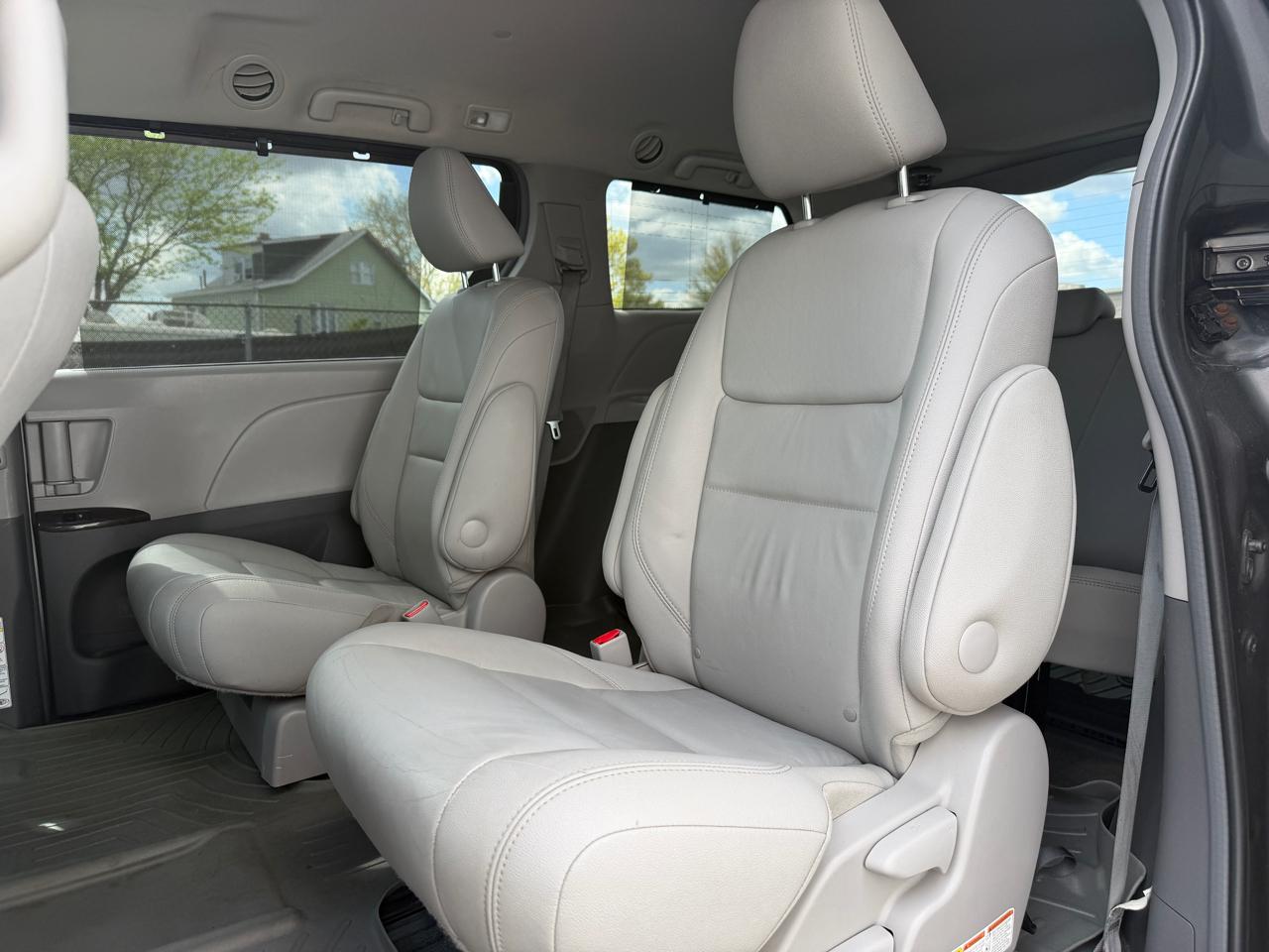 Toyota Sienna Limited Premium AWD 7-Passenger (Natl) 2017