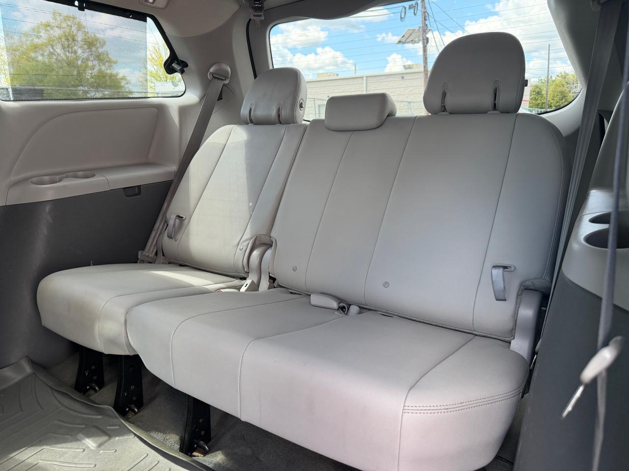Toyota Sienna Limited Premium AWD 7-Passenger (Natl) 2017