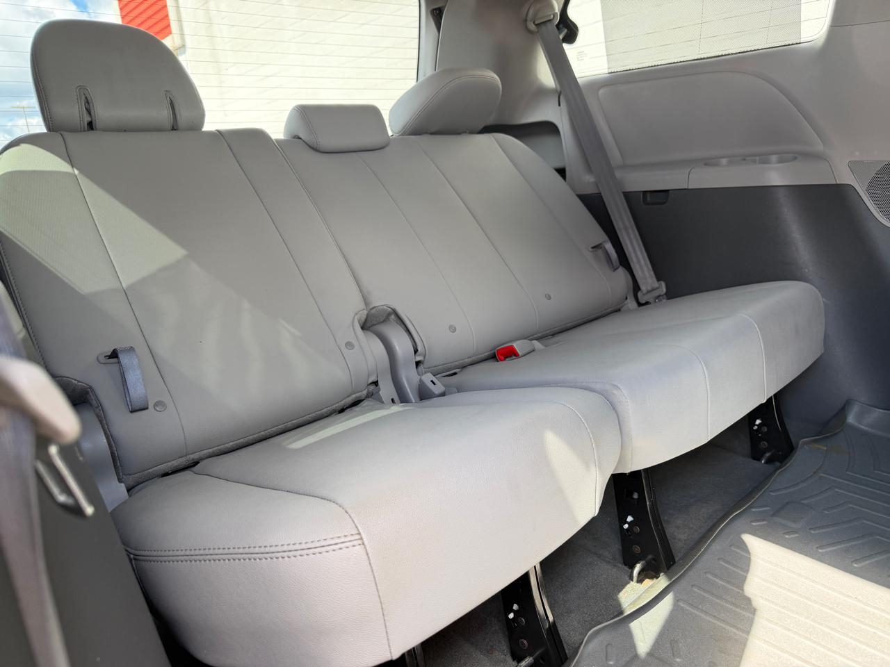 Toyota Sienna Limited Premium AWD 7-Passenger (Natl) 2017