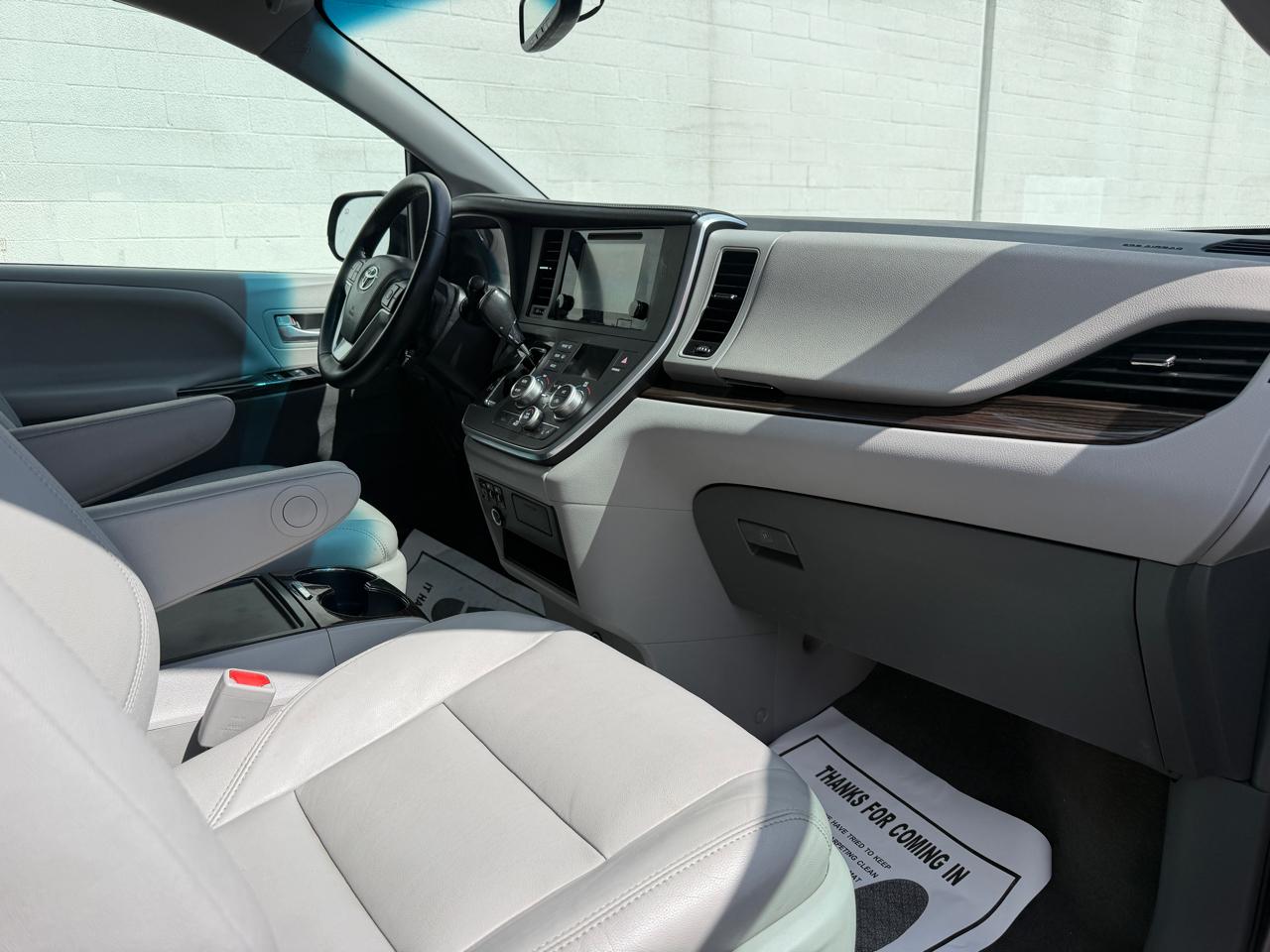 Toyota Sienna Limited Premium AWD 7-Passenger (Natl) 2017