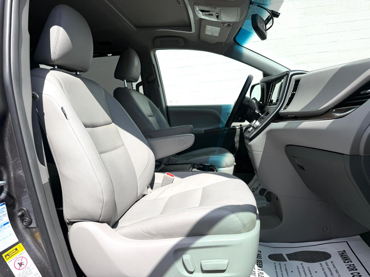 Toyota Sienna Limited Premium AWD 7-Passenger (Natl) 2017