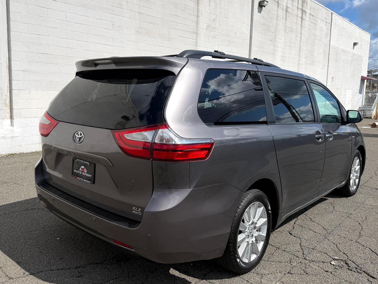 Toyota Sienna Limited Premium AWD 7-Passenger (Natl) 2017