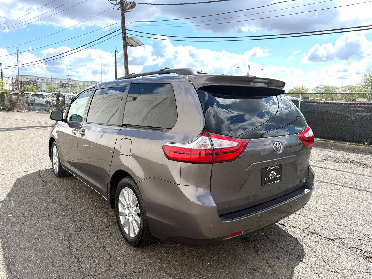 Toyota Sienna Limited Premium AWD 7-Passenger (Natl) 2017