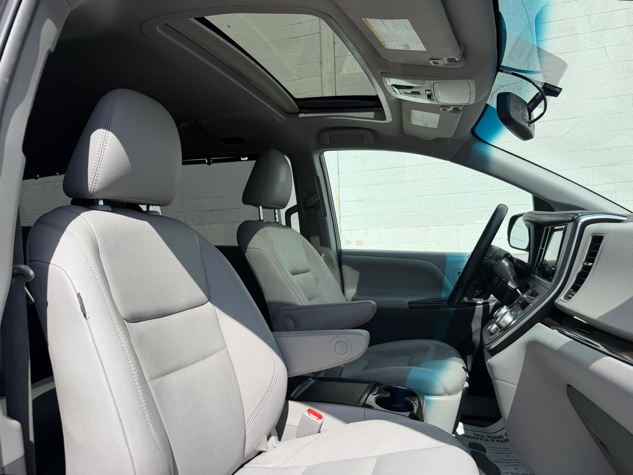 Toyota Sienna Limited Premium AWD 7-Passenger (Natl) 2017