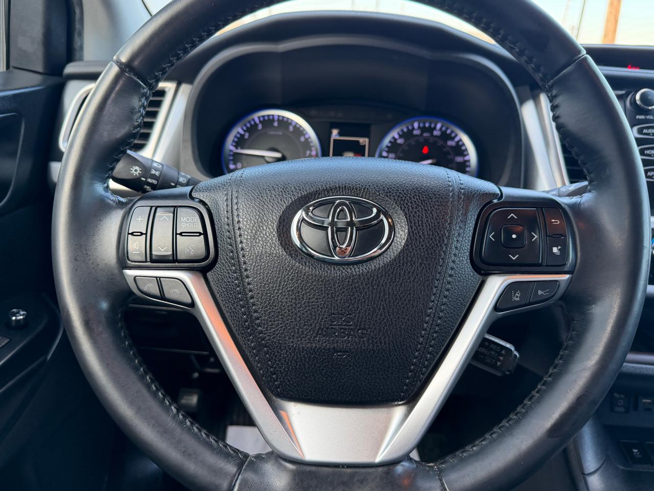 Toyota Highlander XLE V6 AWD (Natl) 2019