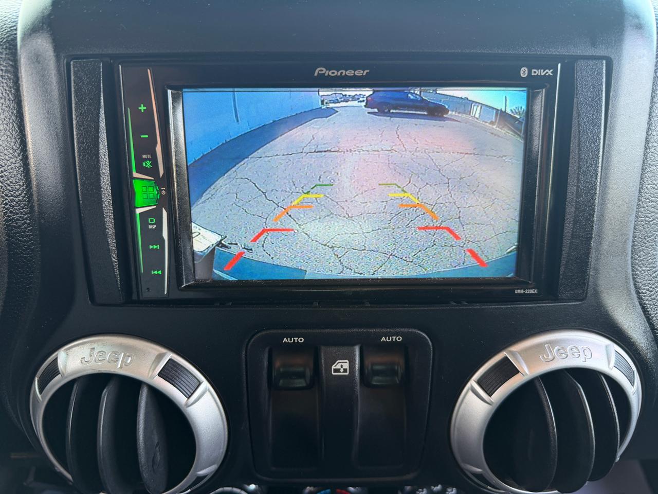 Jeep Wrangler 4WD 2dr Sahara 2012