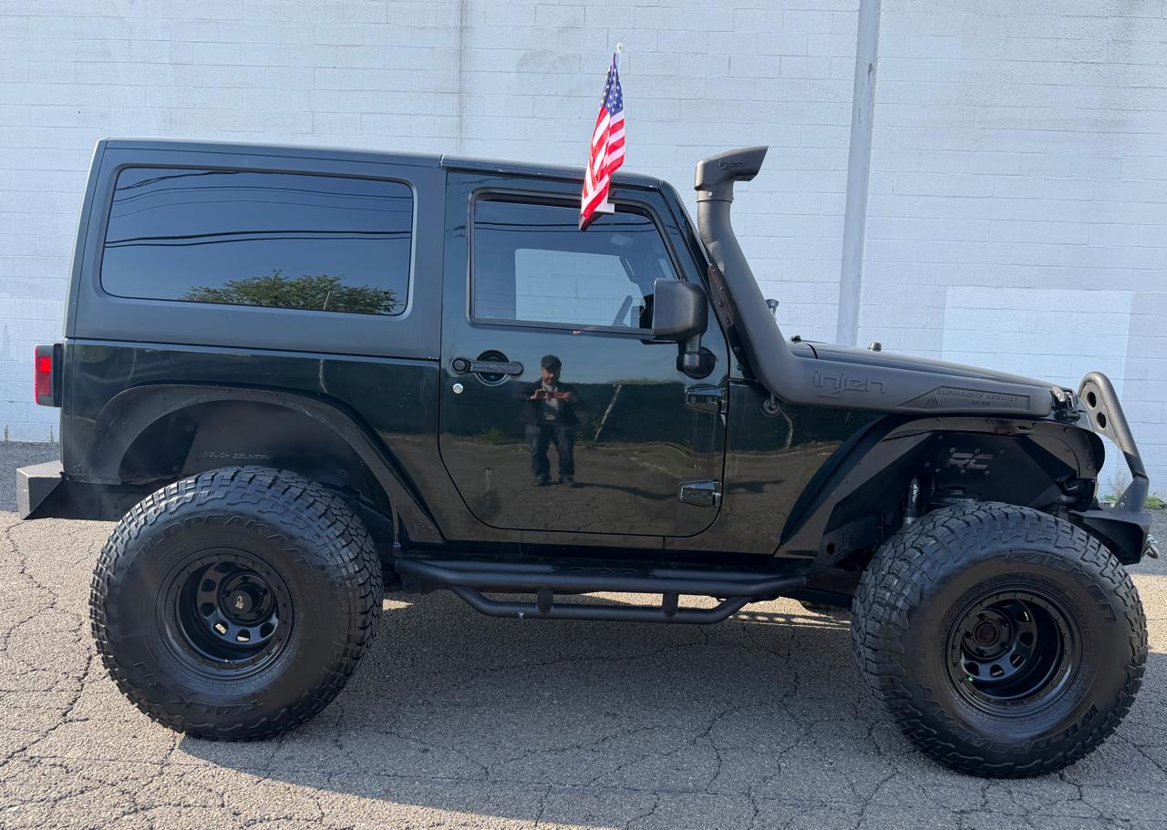 Jeep Wrangler 4WD 2dr Sahara 2012