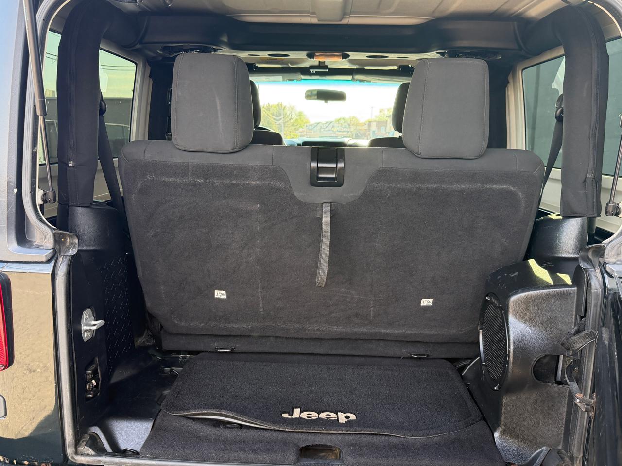 Jeep Wrangler 4WD 2dr Sahara 2012