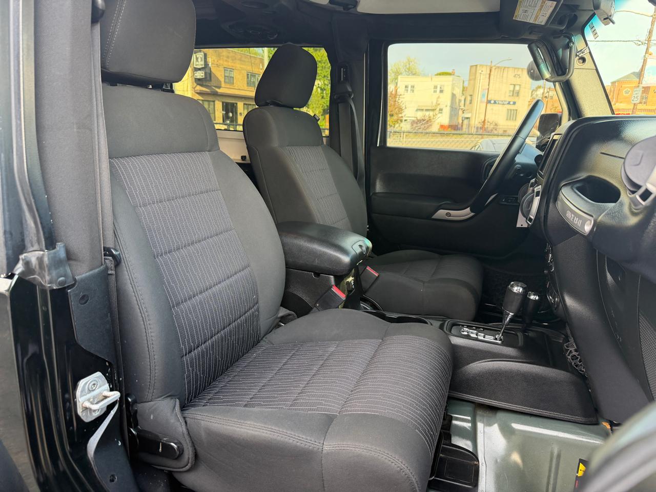 Jeep Wrangler 4WD 2dr Sahara 2012