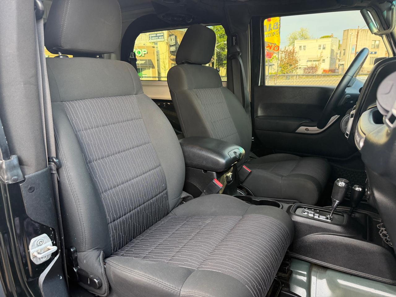 Jeep Wrangler 4WD 2dr Sahara 2012