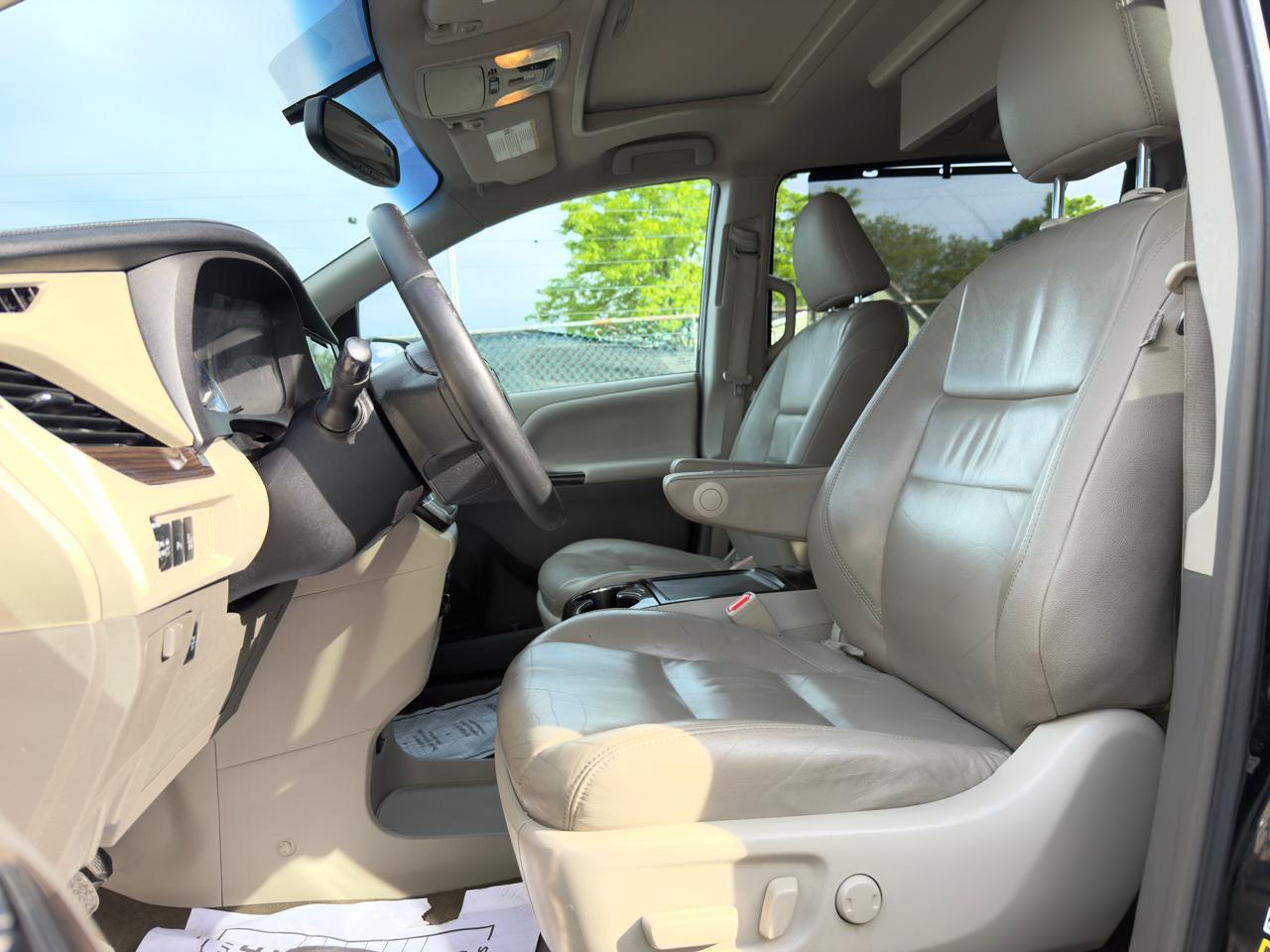 Toyota Sienna Limited Premium AWD 7-Passenger (Natl) 2017