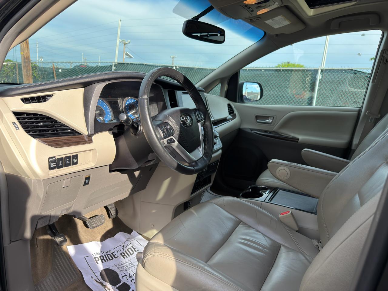 Toyota Sienna Limited Premium AWD 7-Passenger (Natl) 2017