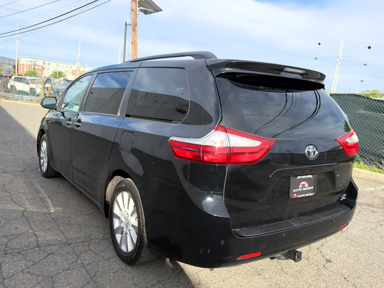 Toyota Sienna Limited Premium AWD 7-Passenger (Natl) 2017