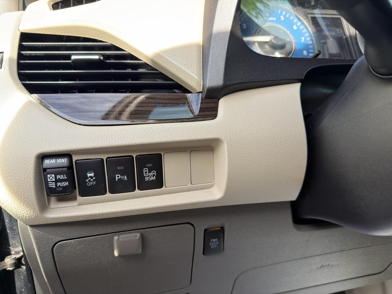 Toyota Sienna Limited Premium AWD 7-Passenger (Natl) 2017