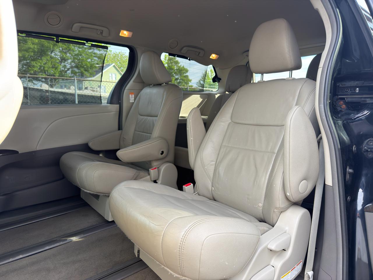Toyota Sienna Limited Premium AWD 7-Passenger (Natl) 2017