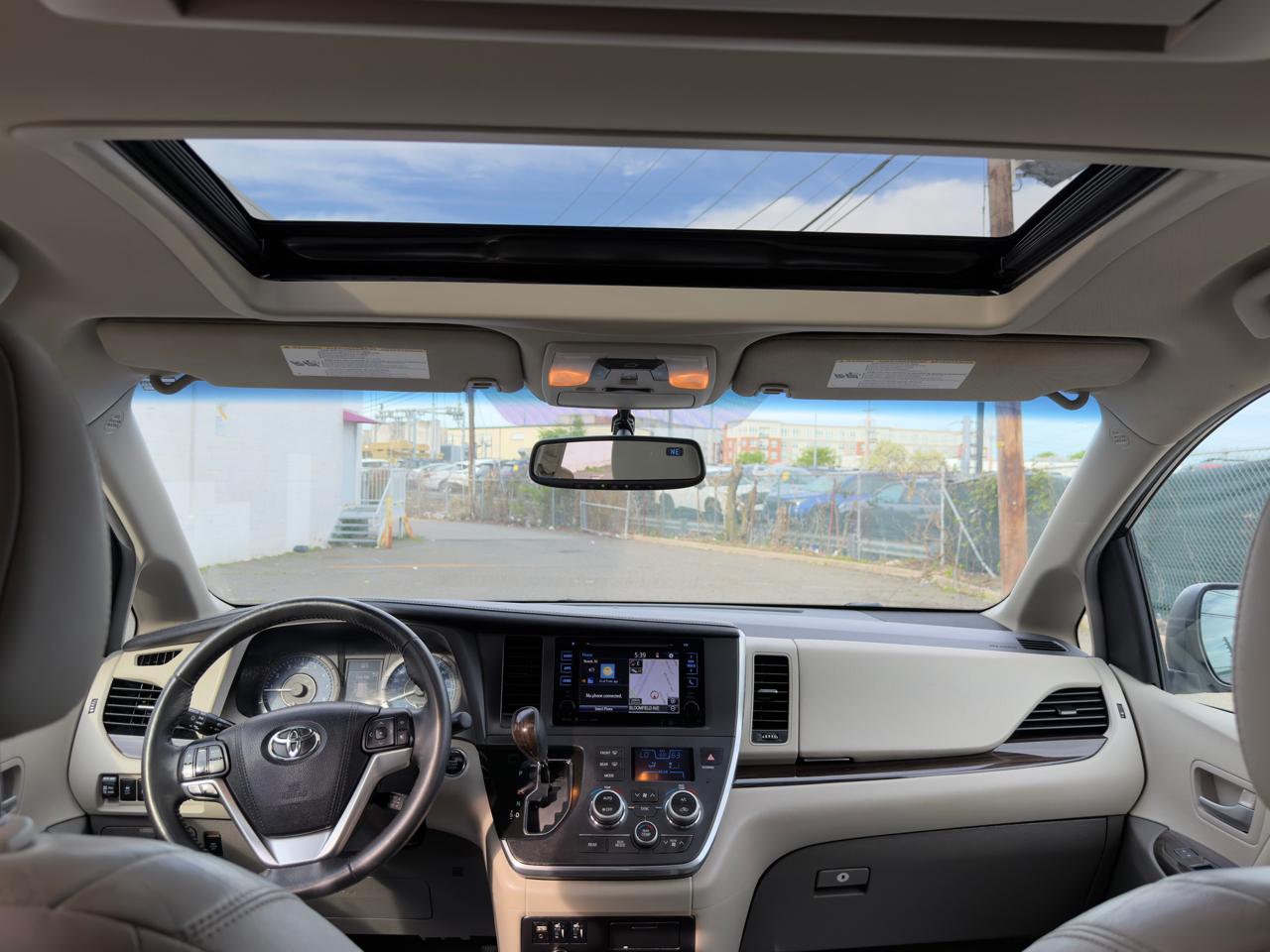 Toyota Sienna Limited Premium AWD 7-Passenger (Natl) 2017