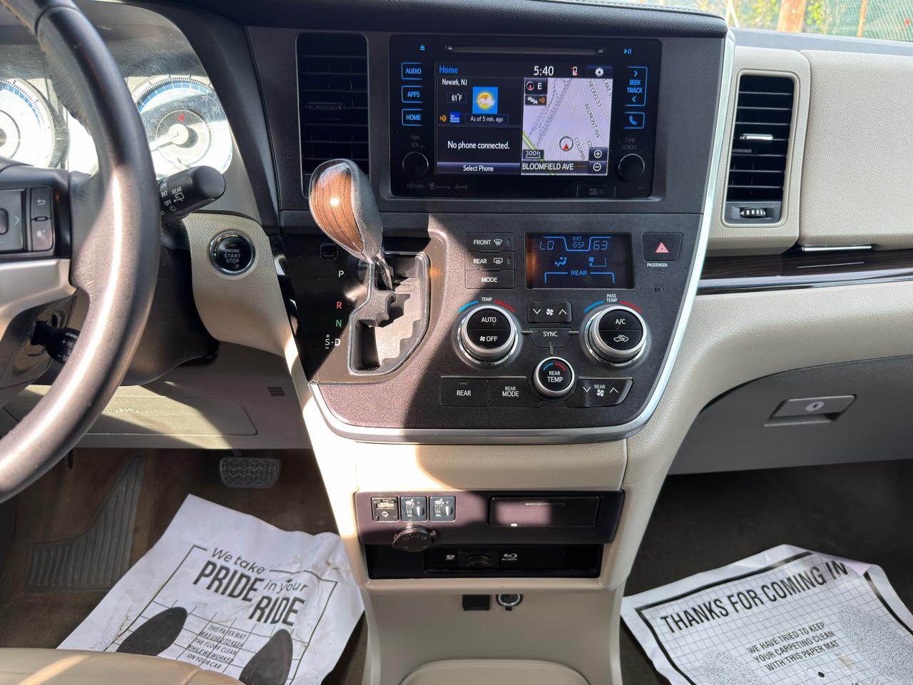 Toyota Sienna Limited Premium AWD 7-Passenger (Natl) 2017
