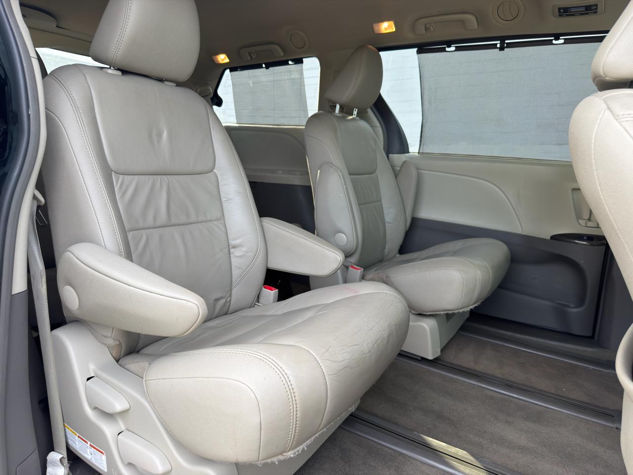 Toyota Sienna Limited Premium AWD 7-Passenger (Natl) 2017