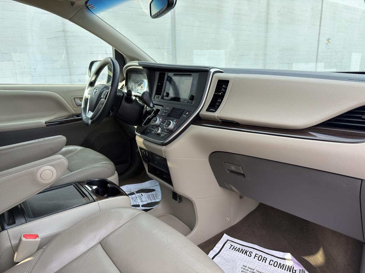 Toyota Sienna Limited Premium AWD 7-Passenger (Natl) 2017