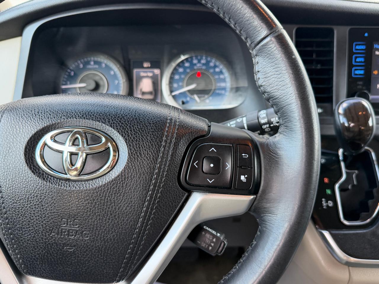 Toyota Sienna Limited Premium AWD 7-Passenger (Natl) 2017