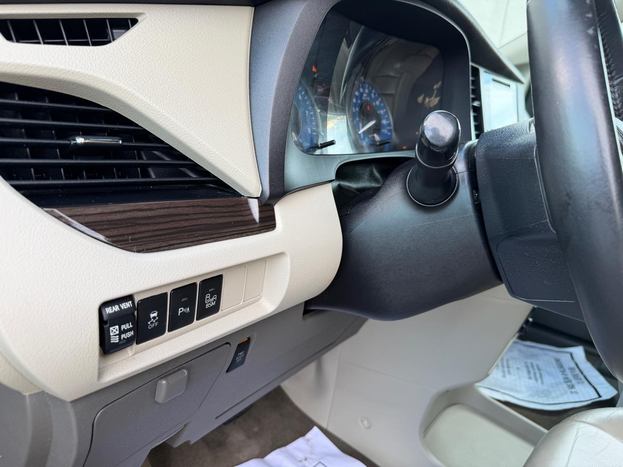 Toyota Sienna Limited Premium AWD 7-Passenger (Natl) 2017