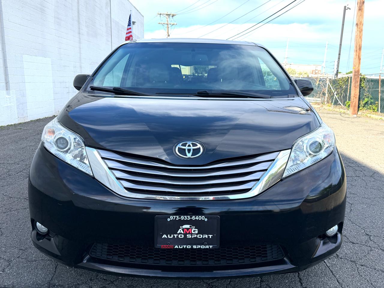 Toyota Sienna Limited Premium AWD 7-Passenger (Natl) 2017
