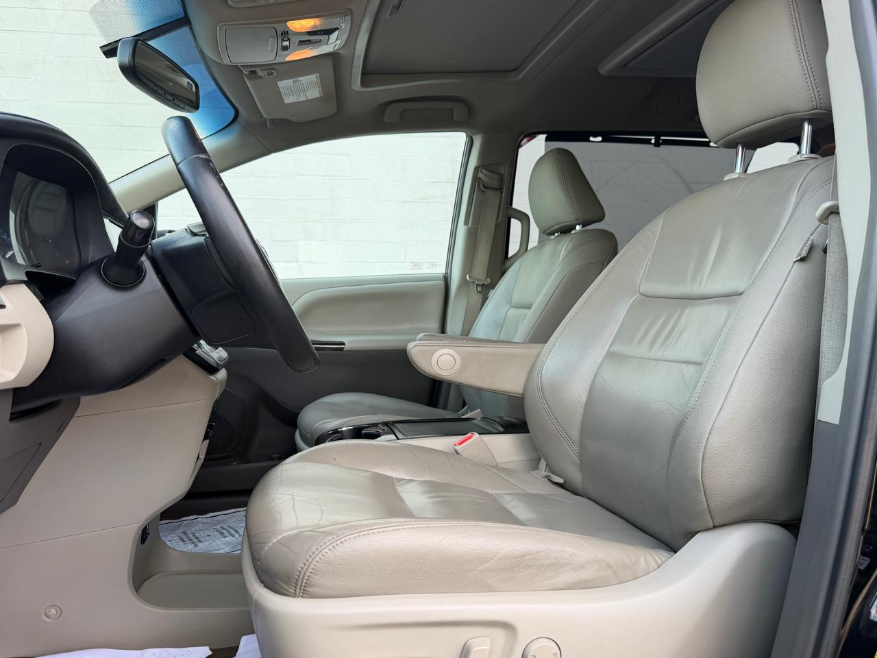 Toyota Sienna Limited Premium AWD 7-Passenger (Natl) 2017