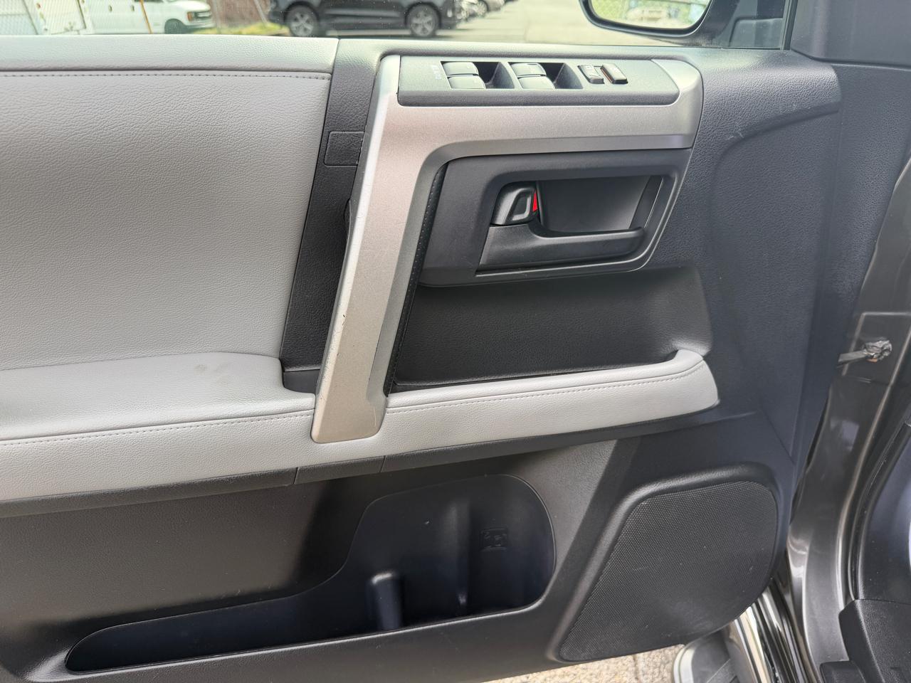 Toyota 4Runner 4dr SR5 V6 Auto 4WD (Natl) 2012