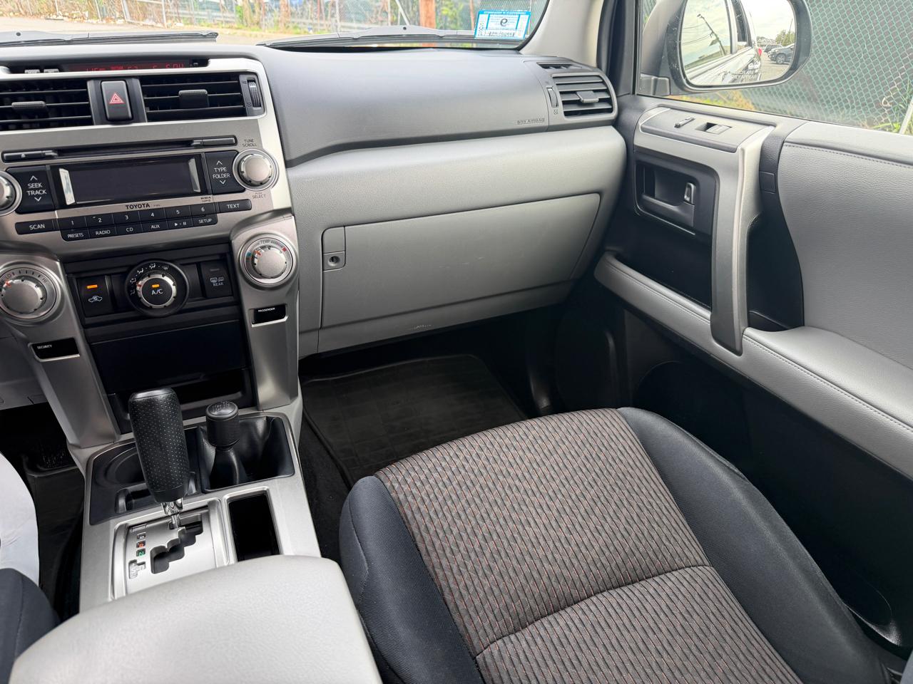 Toyota 4Runner 4dr SR5 V6 Auto 4WD (Natl) 2012