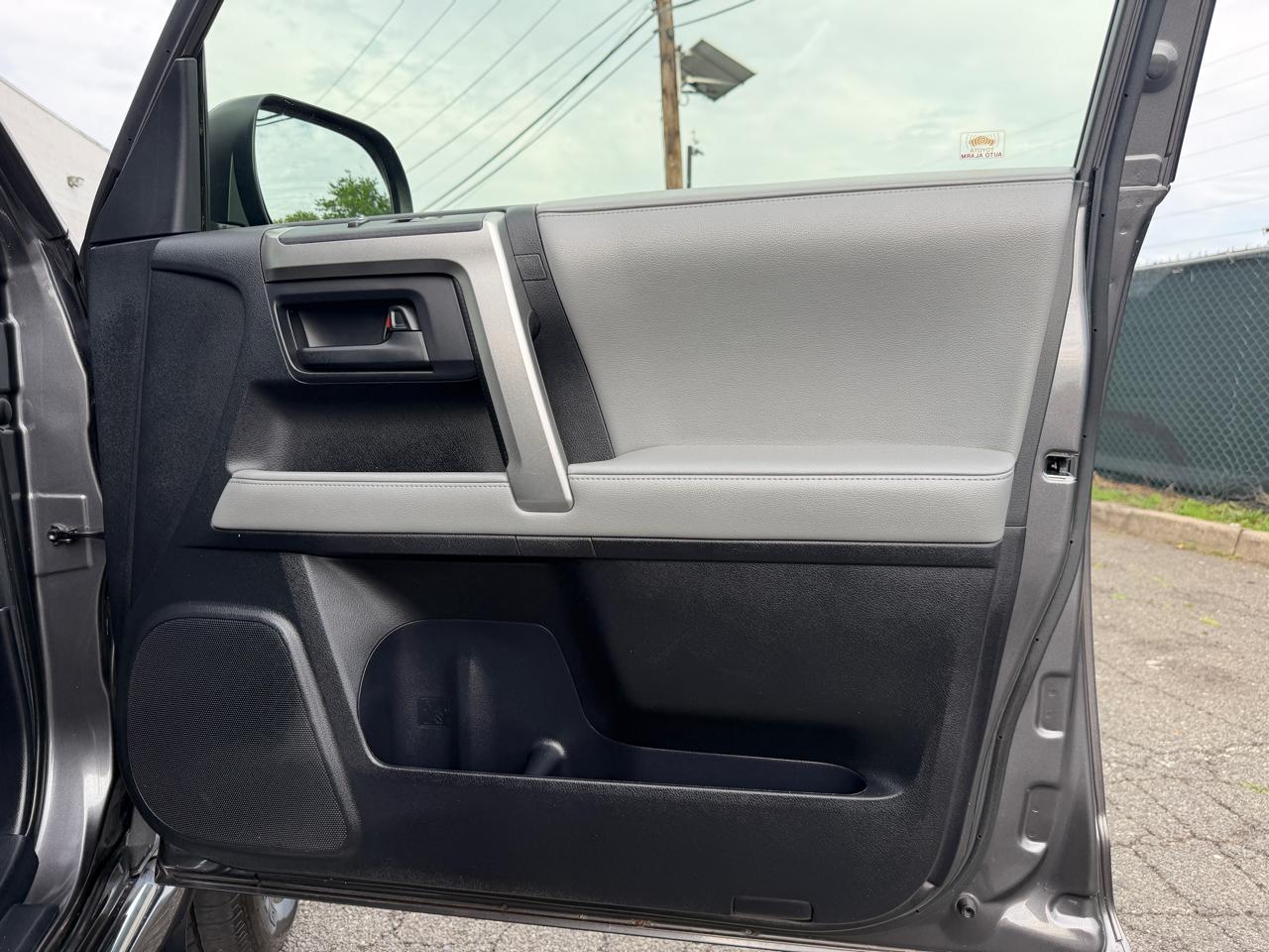 Toyota 4Runner 4dr SR5 V6 Auto 4WD (Natl) 2012