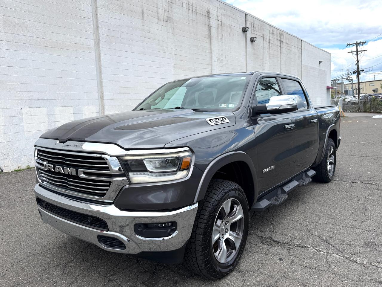 RAM 1500 Laramie 4x4 Crew Cab 5'7" Box 2019