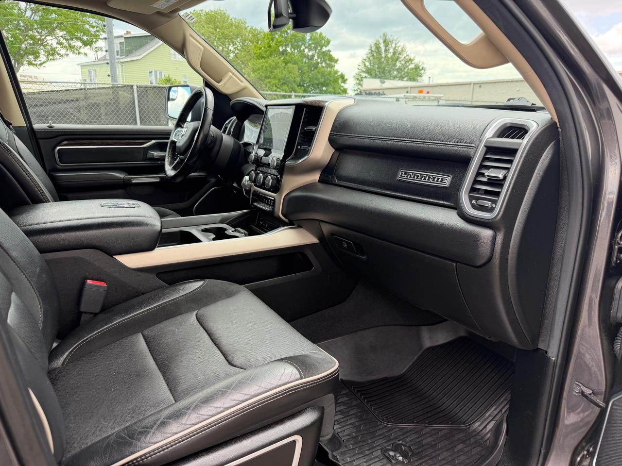 RAM 1500 Laramie 4x4 Crew Cab 5'7" Box 2019
