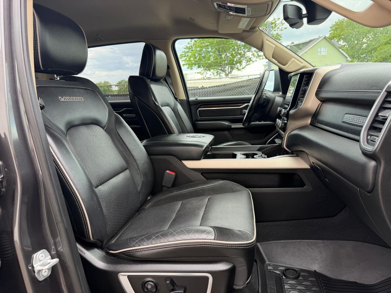 RAM 1500 Laramie 4x4 Crew Cab 5'7" Box 2019