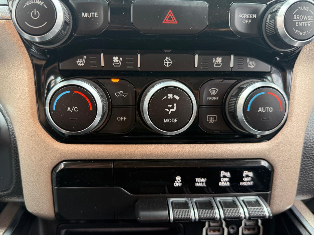 RAM 1500 Laramie 4x4 Crew Cab 5'7" Box 2019