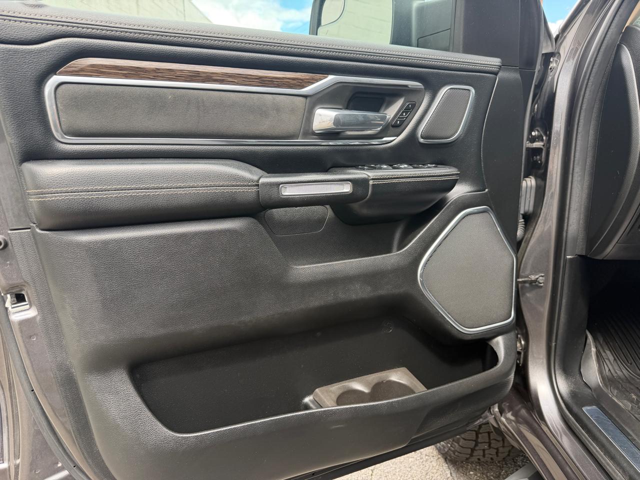 RAM 1500 Laramie 4x4 Crew Cab 5'7" Box 2019