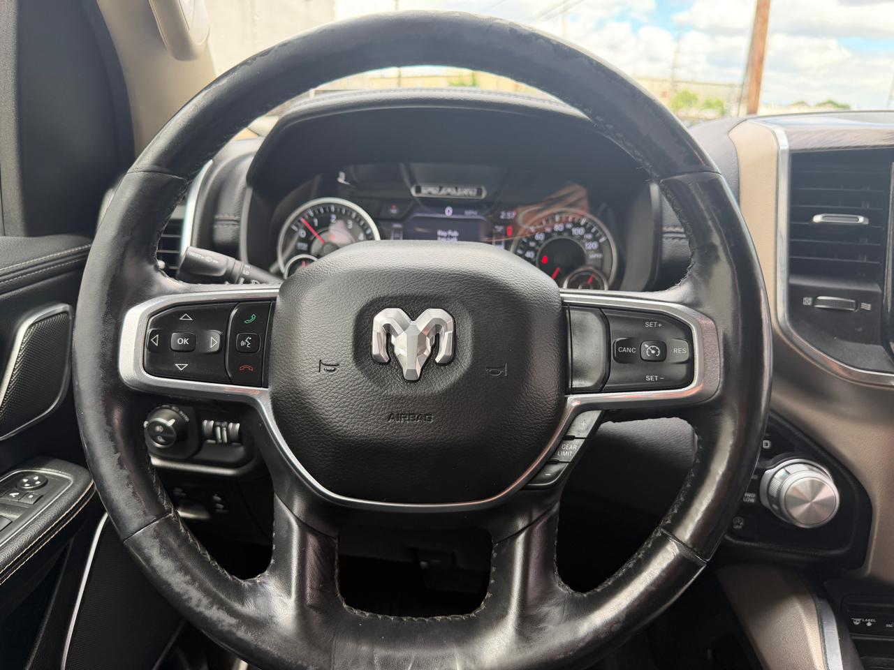 RAM 1500 Laramie 4x4 Crew Cab 5'7" Box 2019