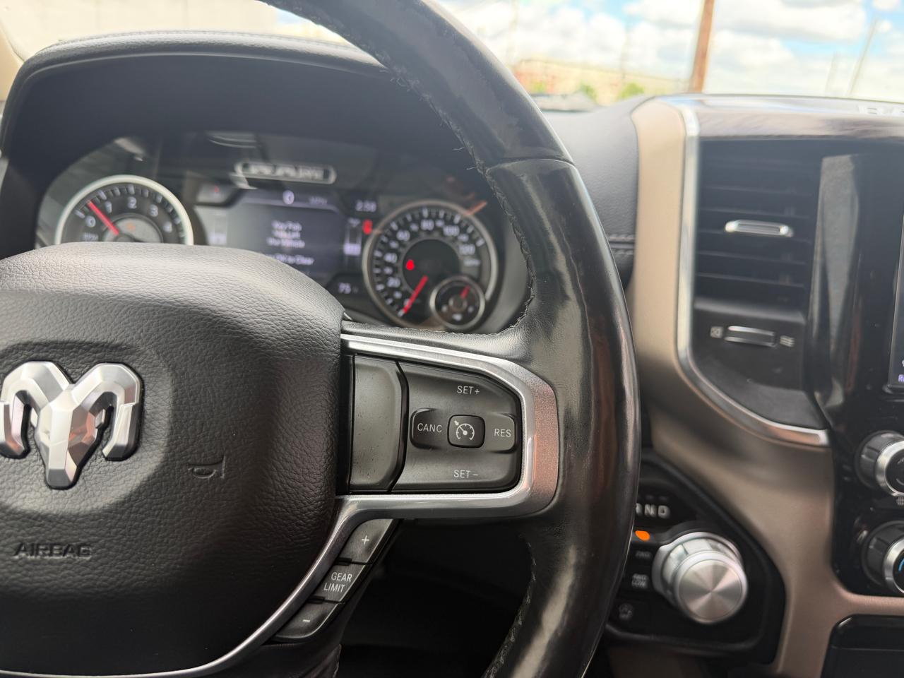 RAM 1500 Laramie 4x4 Crew Cab 5'7" Box 2019