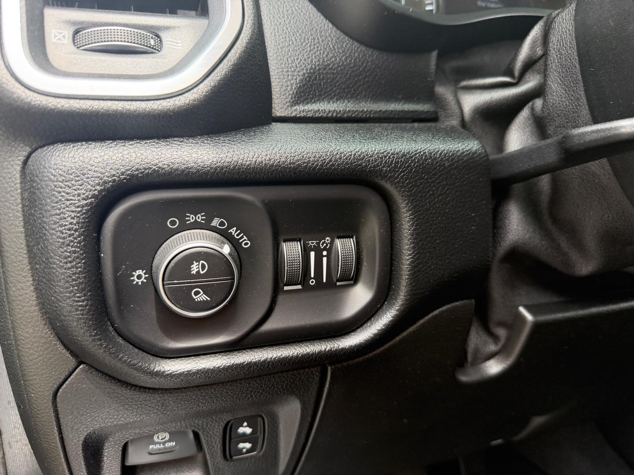 RAM 1500 Laramie 4x4 Crew Cab 5'7" Box 2019