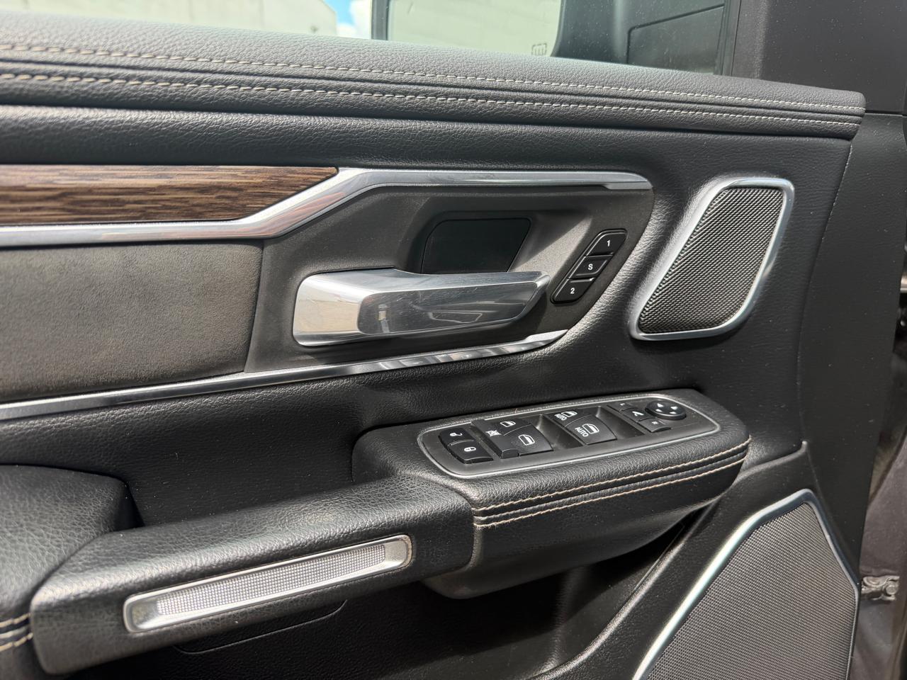 RAM 1500 Laramie 4x4 Crew Cab 5'7" Box 2019