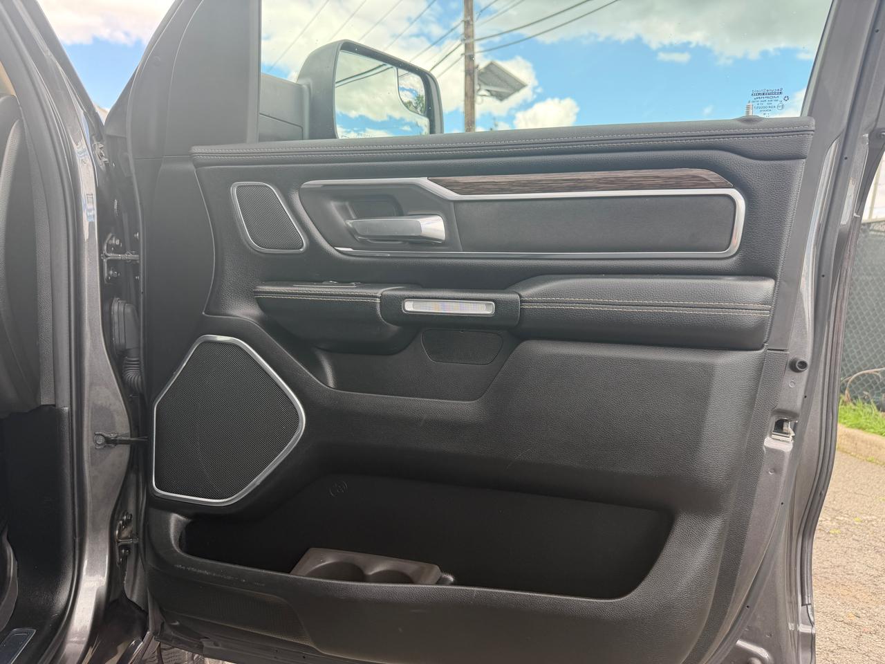 RAM 1500 Laramie 4x4 Crew Cab 5'7" Box 2019