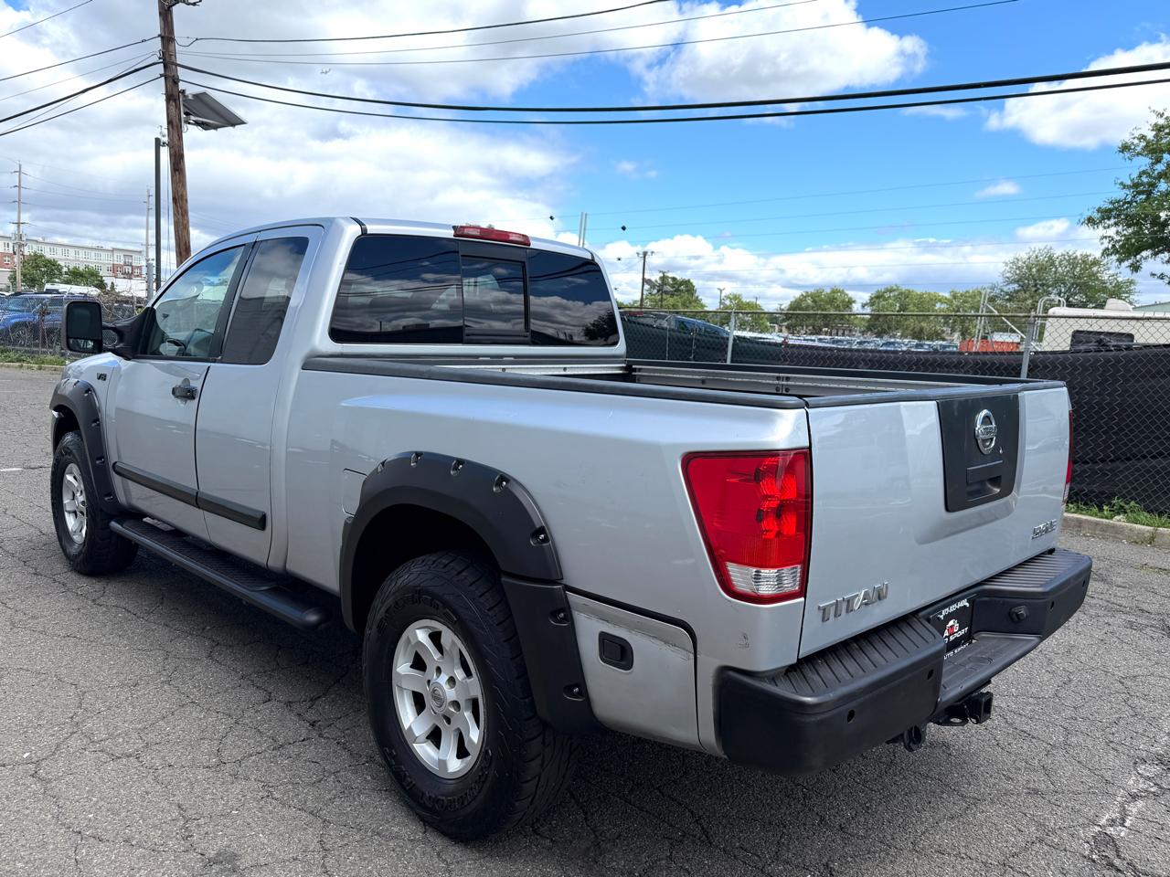 Nissan Titan LE King Cab 4WD 2004