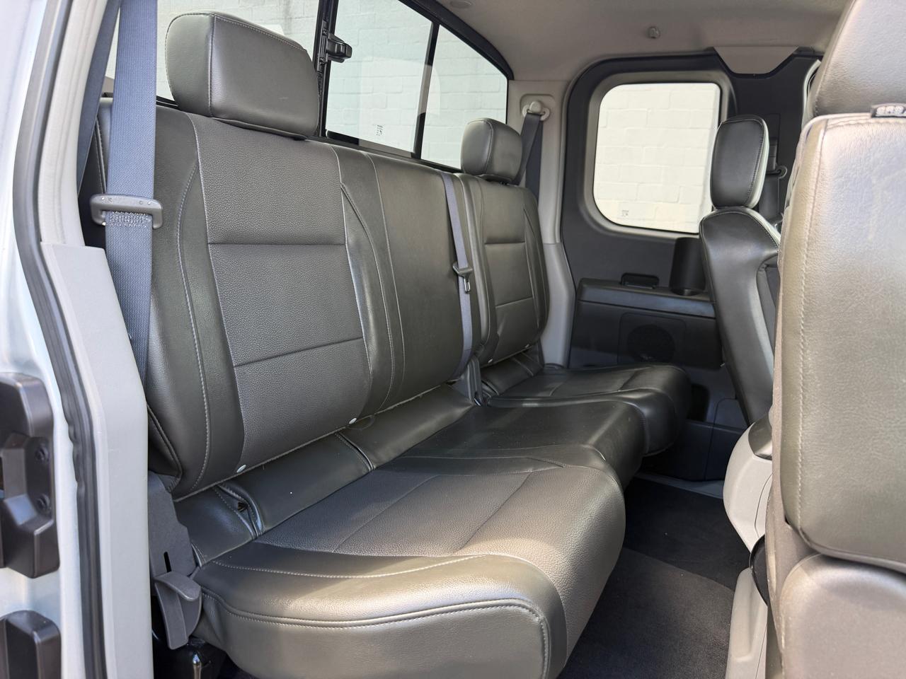 Nissan Titan LE King Cab 4WD 2004