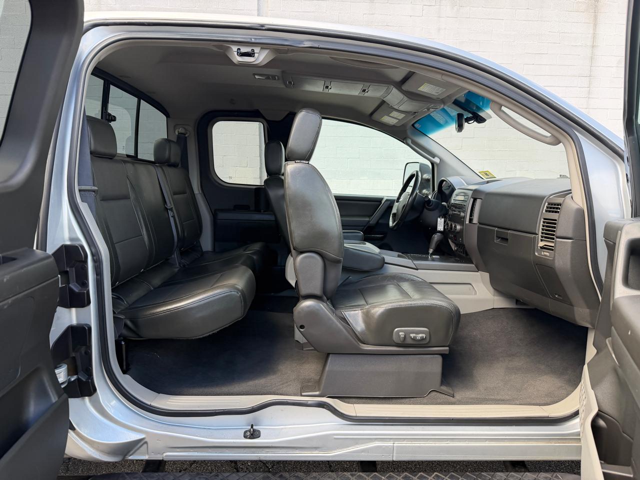 Nissan Titan LE King Cab 4WD 2004