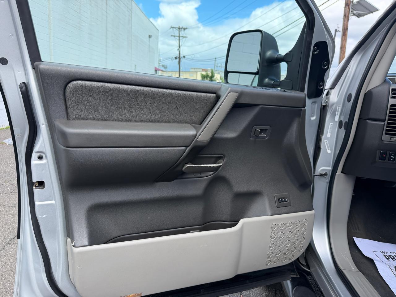 Nissan Titan LE King Cab 4WD 2004